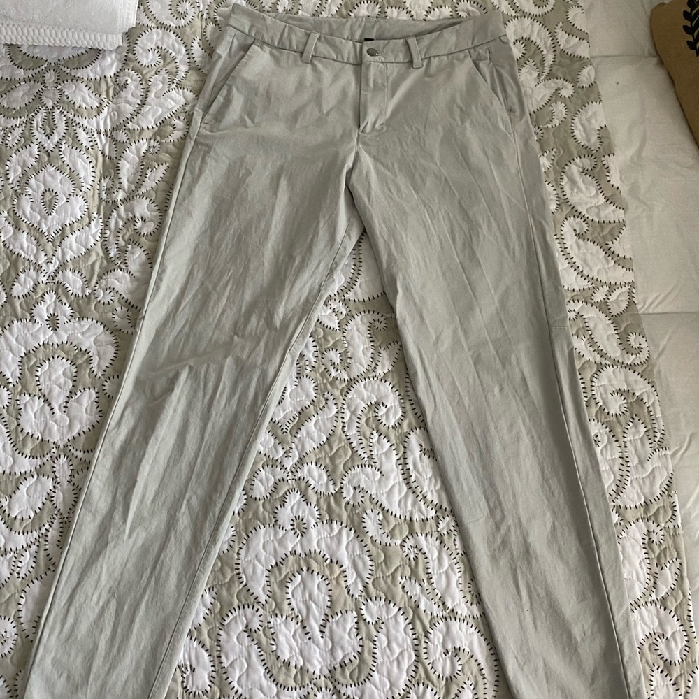 Lululemon men’s commission slim khaki pants